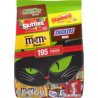 Mixed Sink your fangs into this 195-count bulk variety bag this Treat Season! Featuring a wickedly delicious assortment of fun size and mini M&M'S Peanut, SNICKERS, SKITTLES Original, STARBURST Original, and MILKY WAY Halloween Candy., 77.04 Ounce