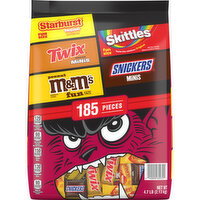 Mars Wrigley Knock, Knock! Who’s there? This Halloween bulk candy bag includes 185 individually wrapped SNICKERS Chocolate Bars, M&M'S Peanut Chocolate Candy, TWIX Chocolate Bars, SKITTLES Original Chewy Candy, and STARBURST Fruit Chews. - 75.22 Ounce